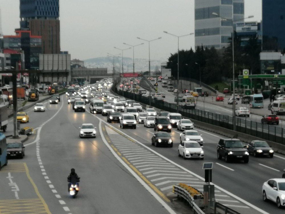 İ̇stanbul’da Kısıtlama Öncesi Trafik Yoğunluğu Oluştu