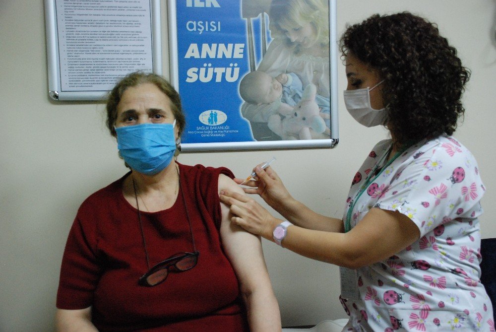 İ̇zmir’de Aşılama Son Sürat Devam Ediyor