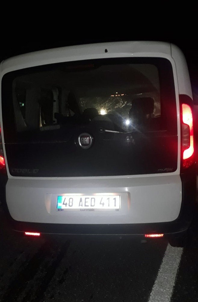 Kaza Yapan Sürücü Aracı Bırakıp Kaçtı