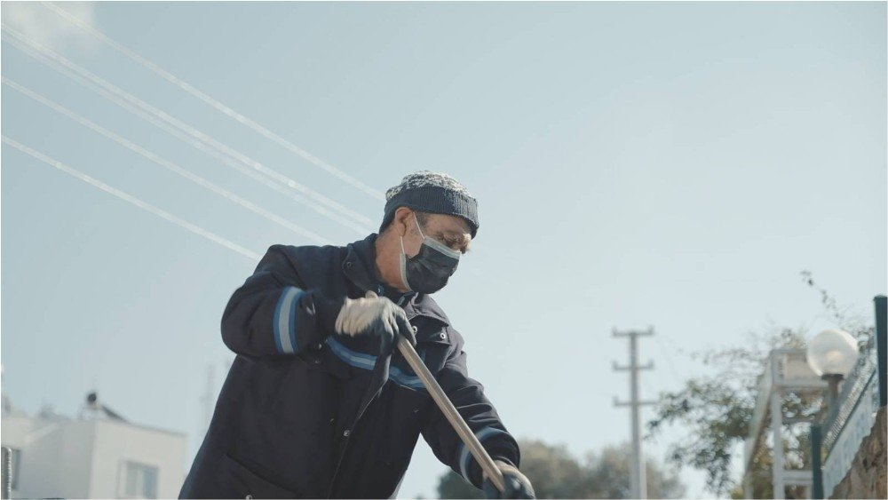 Temizlik İşçisinin Bir Günü Gözleri Yaşarttı