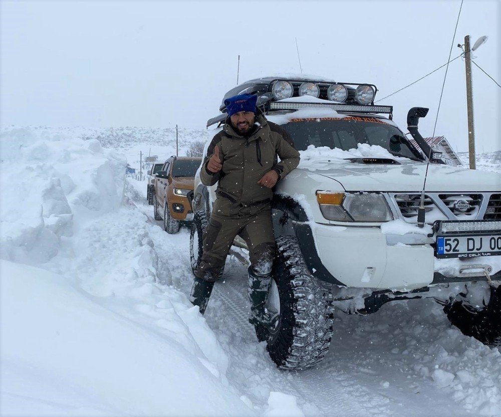 Off-road Üyeleri, Sokak Hayvanları İçin Yem Bıraktı