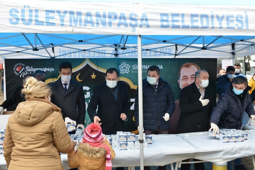 Vatandaşlara Kandil Simidi İkramı