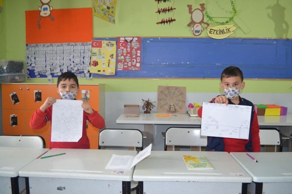 Pandemi Dönemini Avantaja Çeviren 17 Öğrenci Kitap Yazdı