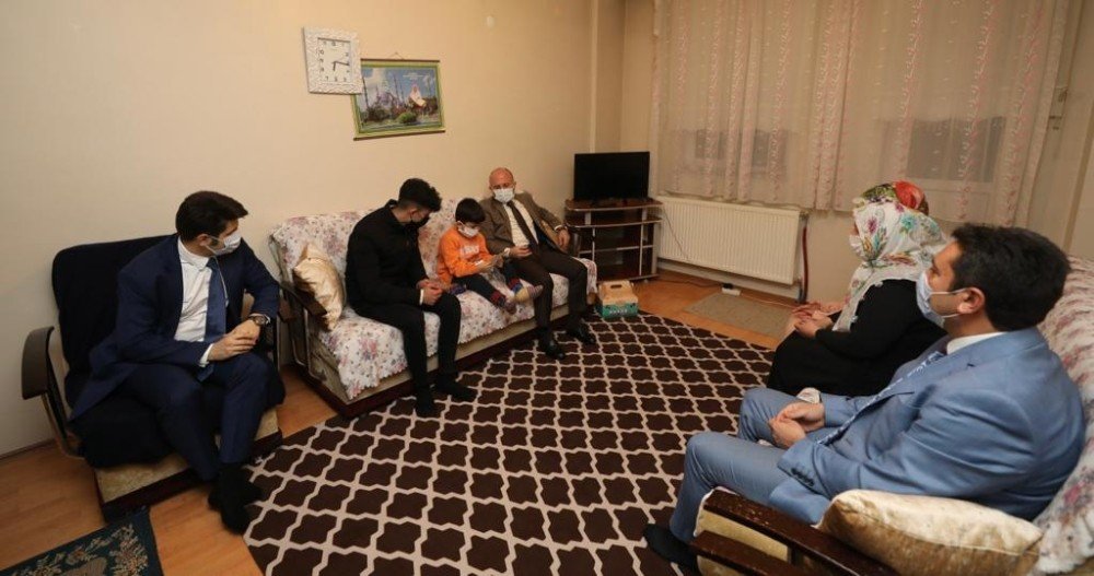 Vali Varol’dan, Çiftçi Ailesine Ziyaret