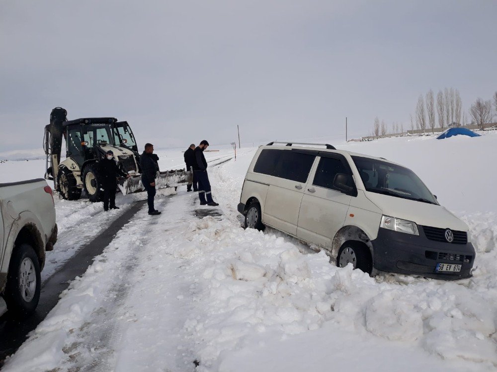 Çaldıran Belediyesi Mahsur Kalanların İmdadına Yetişiyor