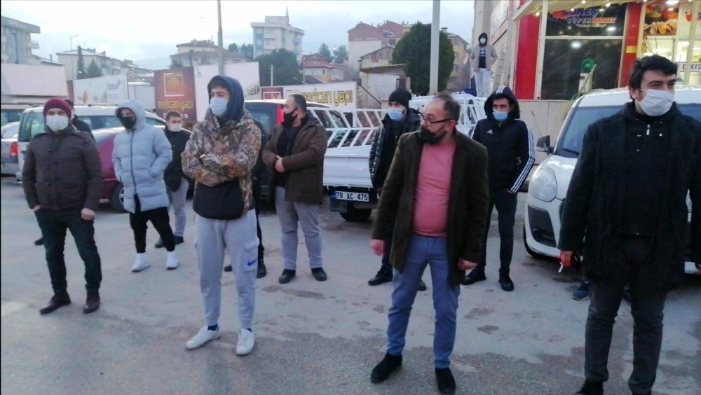 Karabüklü Esnaflardan İş Yerlerini Açma Talebi