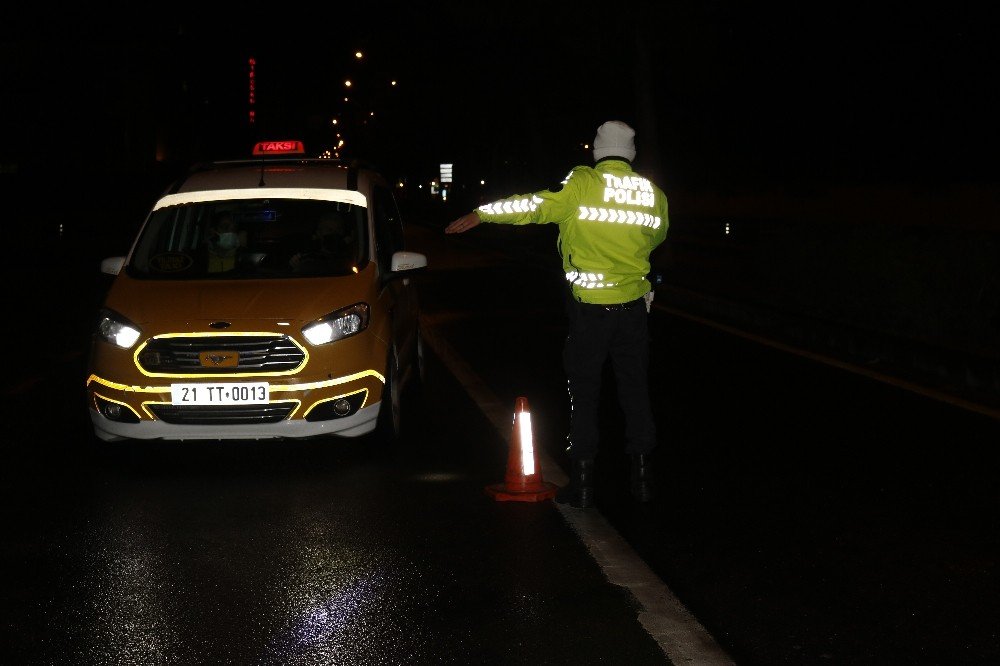 56 Saatlik Sokağa Çıkma Kısıtlamasıyla Diyarbakır’da Denetimler Başladı