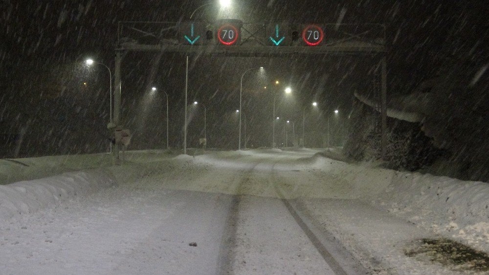 Zonguldak’ta Gece Saatlerinde Bastıran Kar Etkili Oldu