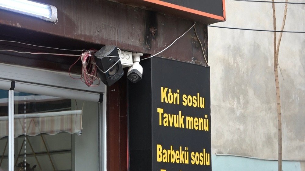 Dilsiz Taklidi Yapan Hırsızı Etkisiz Hale Getirdiler