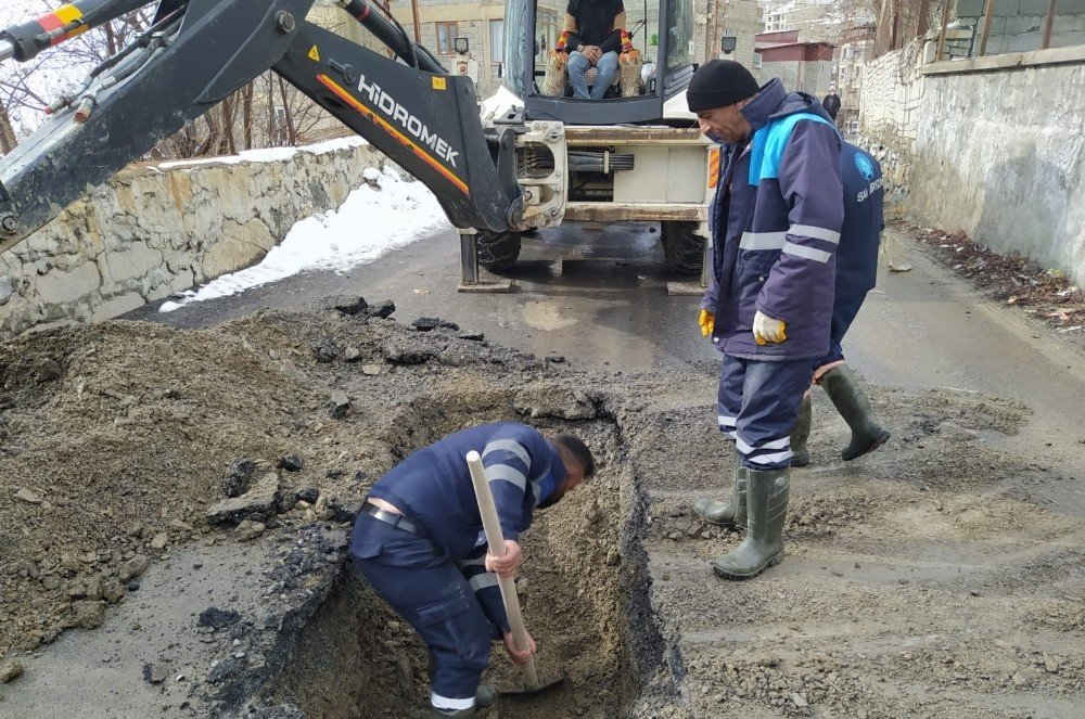 Hakkari’de Su Arızası Çalışması