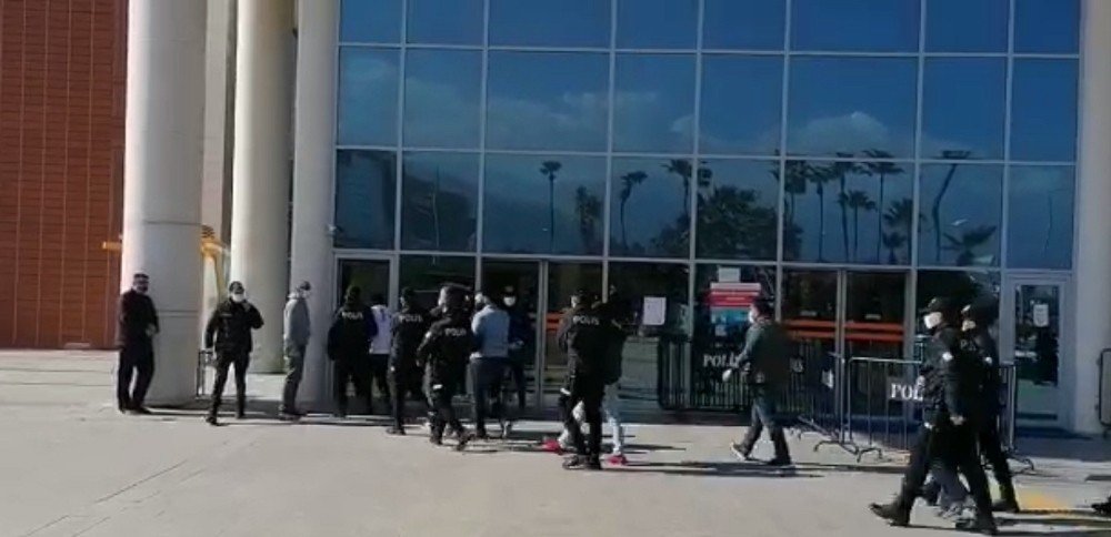 İ̇skenderun’da Aranan 8 Şahıs Yakalandı