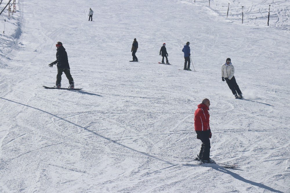 Kartalkaya’da Tatilci Yoğunluğu