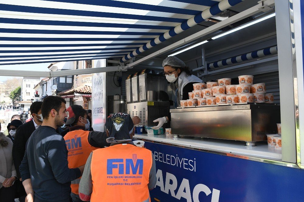 Mobil İkram Aracı Bu Kez Belediye İşçilerinin İçini Isıttı