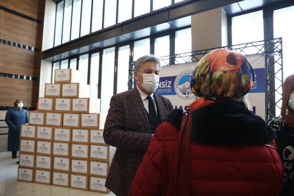 Melikgazi’den 160 Aileye Glütensiz Gıda Desteği