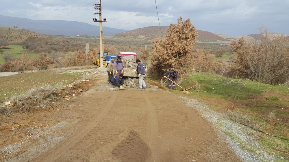 Salihli Kırsalı Çamurdan Kurtarılıyor