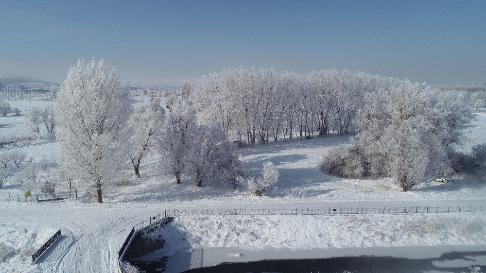 Sivas’ta Görsel Şölen, Kırağı Kartpostallık Görüntüler Oluşturdu