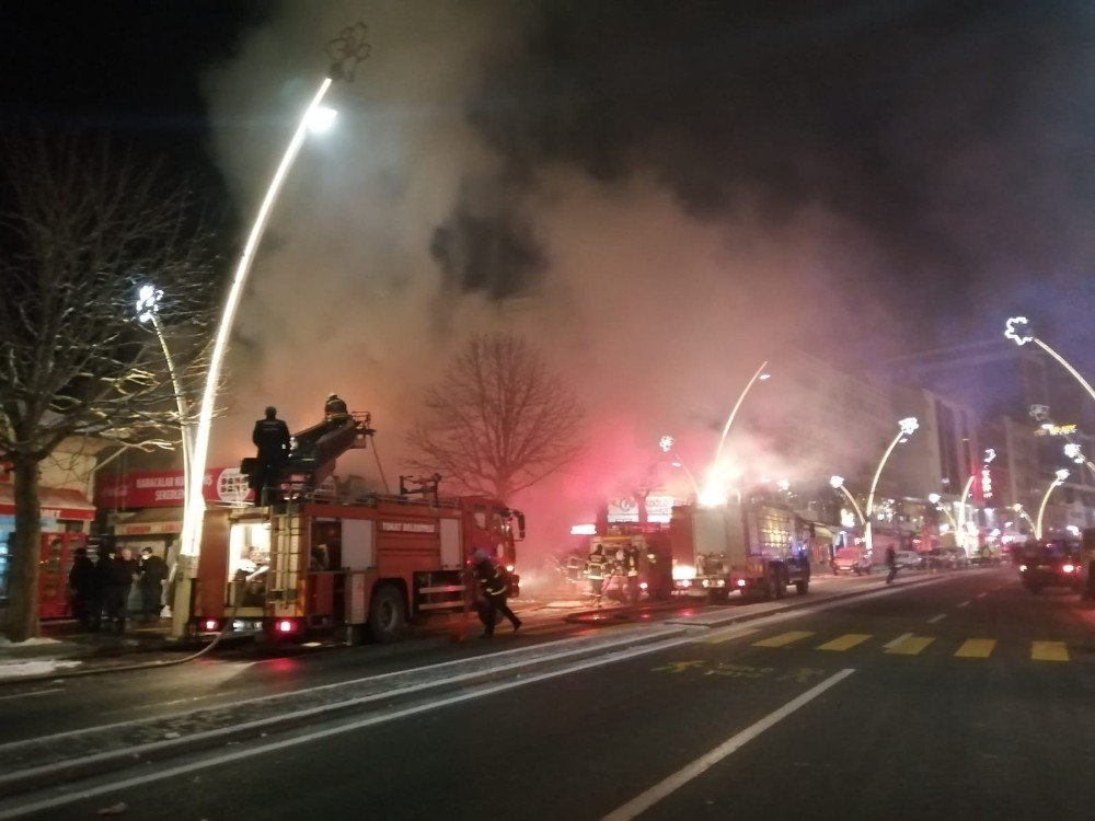 Tüp Patlaması Sonucu Çıkan Yangında 3 İş Yeri Yandı