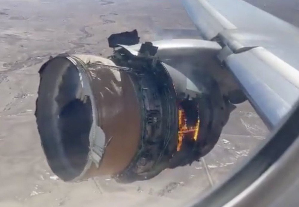 Abd’de Yolcu Uçağının Motoru Alev Aldı