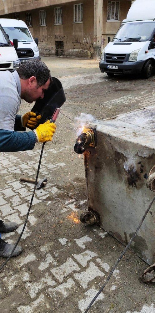 Bağlar Belediyesi Çöp Konteynerlerini Kendi İmkanlarıyla Yeniliyor