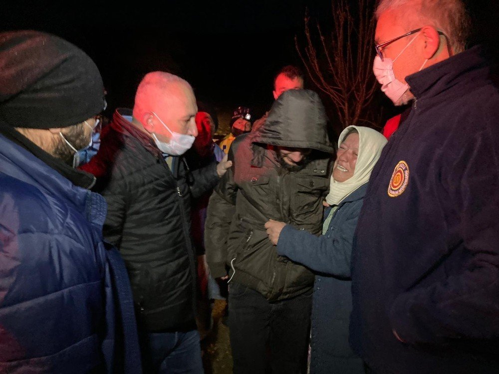 Eşinin Boşanma Davası Açtığını Öğrenen Koca Donmak Üzereyken Bulundu