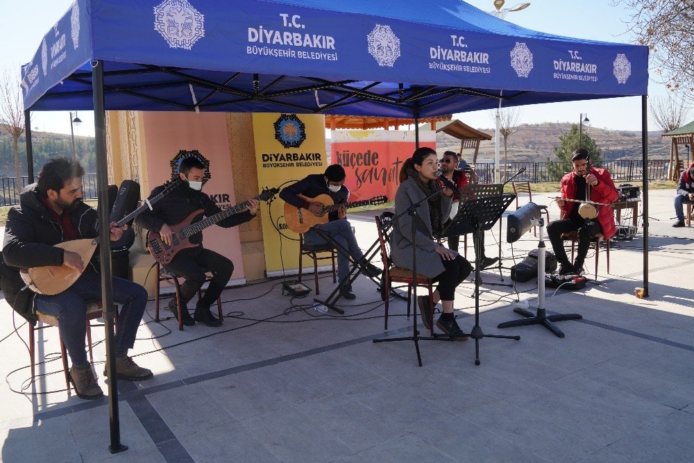 ’küçede Sanat Var’ Etkinliği Eğil Sokaklarında