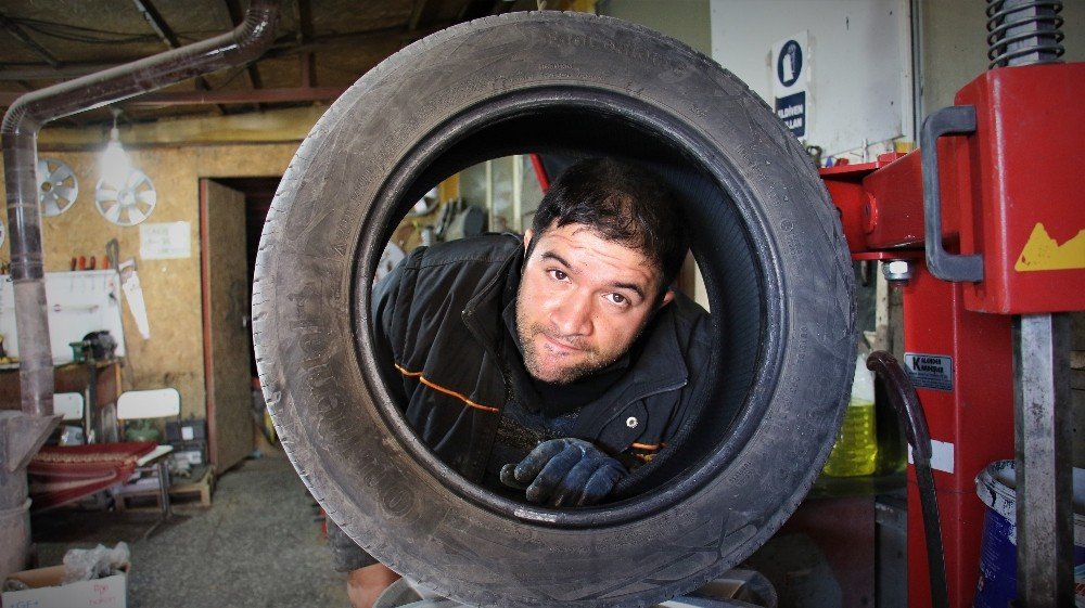 Engellerini Aştı, Hem Kendi Parasını Kazanıyor Hem De Usta Oldu