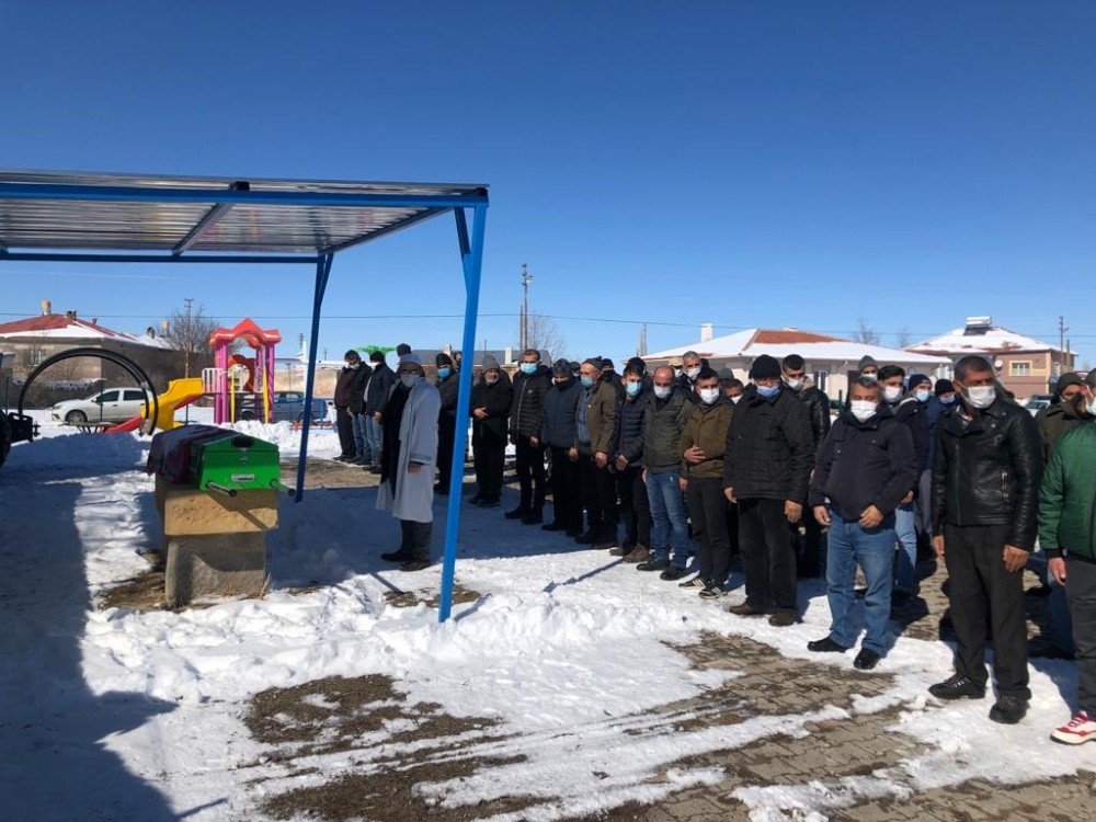 İ̇ş Arkadaşı Tarafından Öldürülen Kadın Kayseri’de Toprağa Verildi