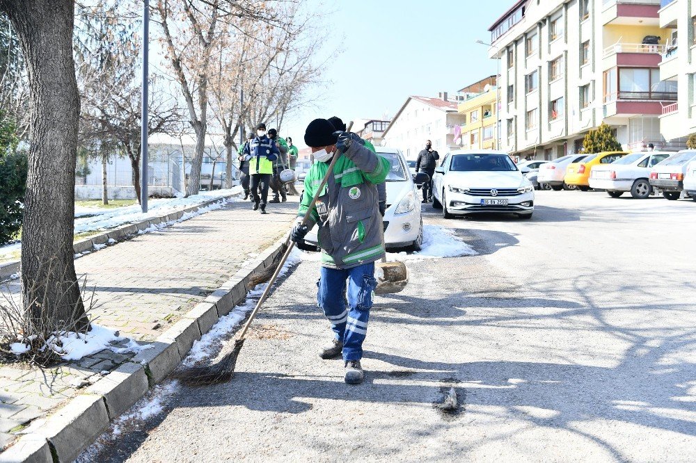 Mamak Belediyesi’nden İki Mahallede Köşe Bucak Temizlik