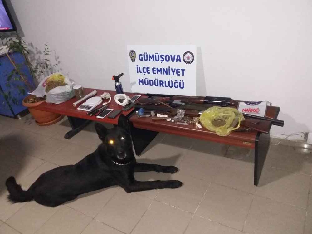 Polisin Dikkati Cephaneliği Ortaya Çıkardı