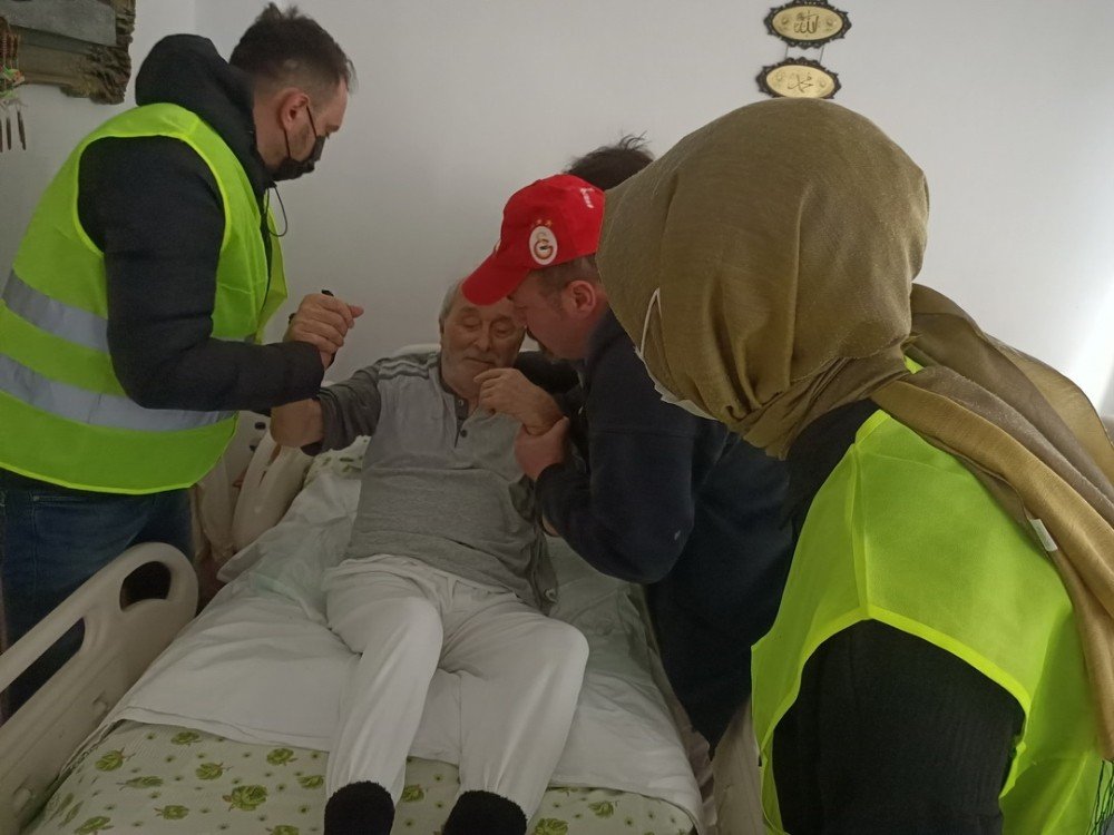Evinde Tedavi Gören Hastanın Yardımına Vefa Ekipleri Koştu