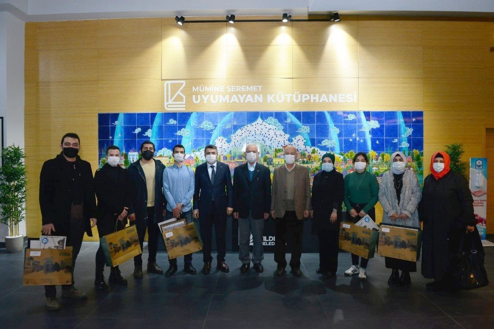 Mehmet Akif İ̇nan Şiirlerini Okuma Yarışmasında Ödüller Sahiplerini Buldu