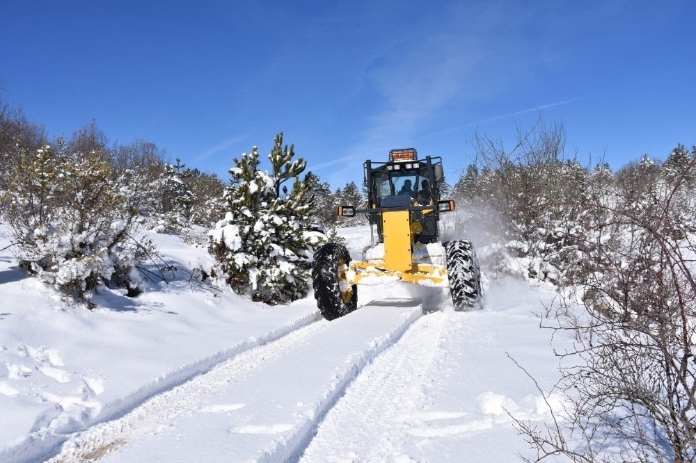 Karabük’te 3 Bin 810 Köy Yolu Ulaşıma Açıldı