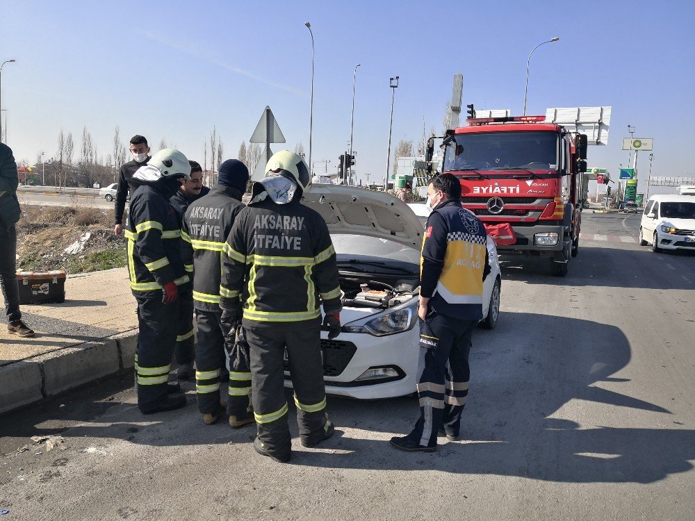 Otomobilin Motor Kısmında Çıkan Yangın Büyümeden Söndürüldü