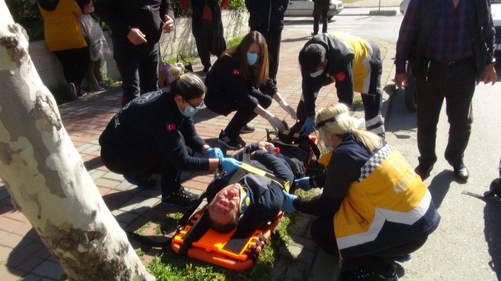 Manavgat’ta Otomobil İle Minibüs Çarpıştı: 1 Yaralı