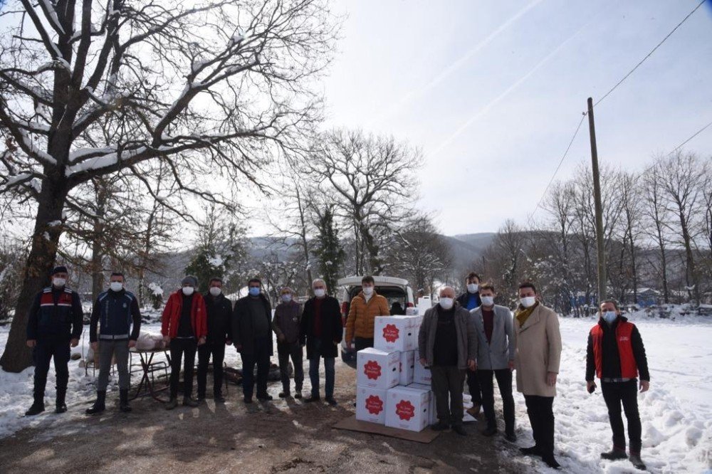 Belediyeden Karantinada Olan Elmabahçe Köyüne Gıda Ve Maske Yardımı