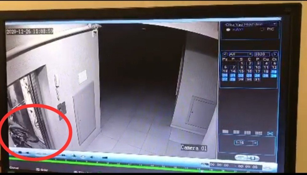 Bisiklet Hırsızlığı Apartmanın Güvenlik Kamerasına Takıldı