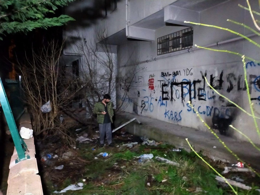 Gürültü Yapan Yabancı Uyruklu Şahıslar Polisi Görünce Camdan Atladı