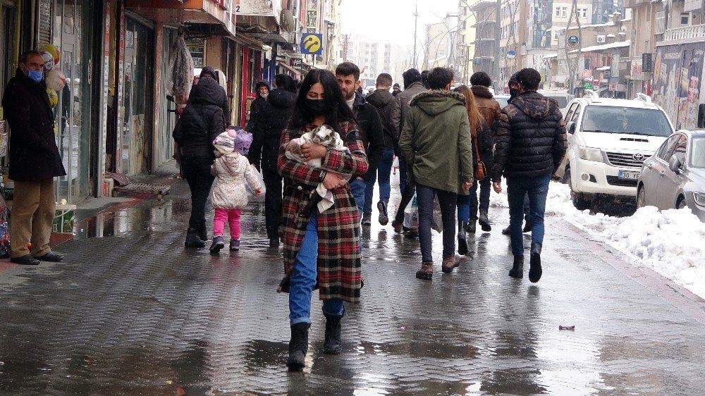 Ayağı Kırılan Oğlağa Evlat Muamelesi