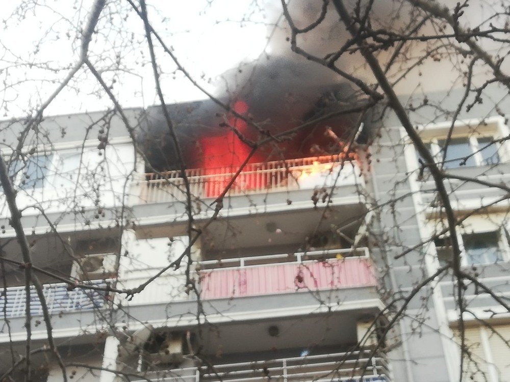 Bergama’da 4. Katta Çıkan Yangın Korkuttu