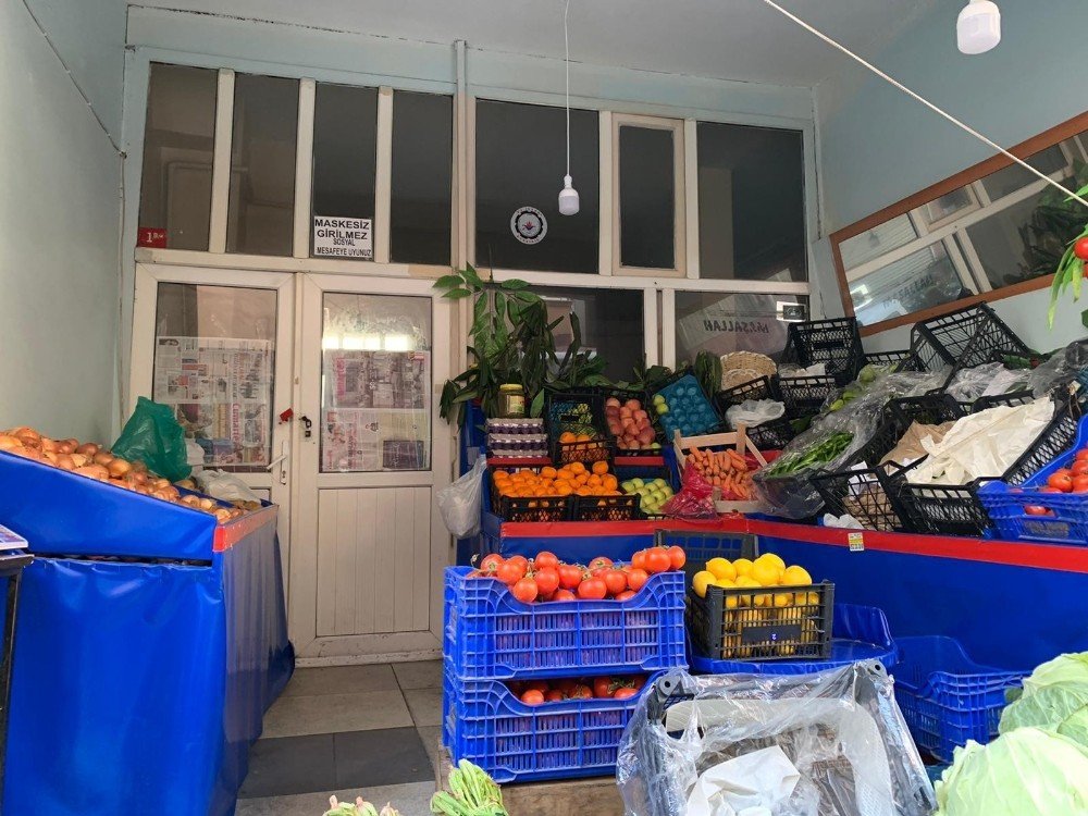 İ̇stanbul’da Manav Görünümlü Kıraathaneye Baskın: 124 Bin 884 Lira Ceza