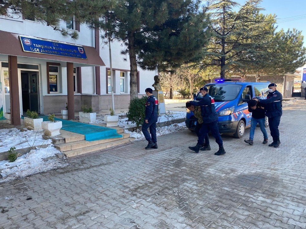 Kırıkkale’de Hırsızlık Yaparken Suçüstü Yakalan 2 Şüpheli Tutuklandı