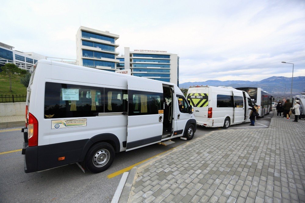 S Plakalı Araçlar İle Sağlık Çalışanlarını Ücretsiz Taşınıyor