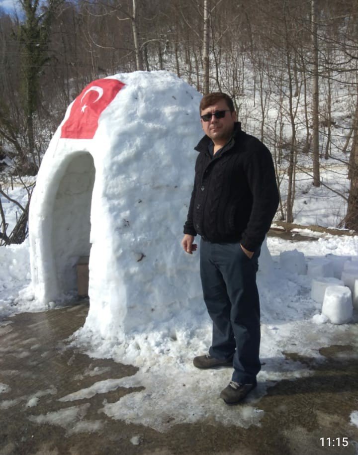 Köyüne Yapacağı Fırının Provasını Kardan Yaptı