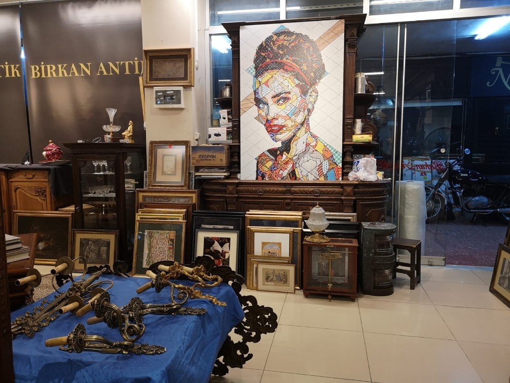 Pandemi Kadıköy’deki Antikacıları Da Vurdu; Müzayedeler Sosyal Medyaya Taşındı