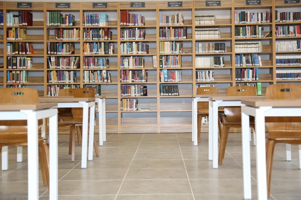 Fikir Sanat Akademisi Kütüphanesi Okurlarını Bekliyor