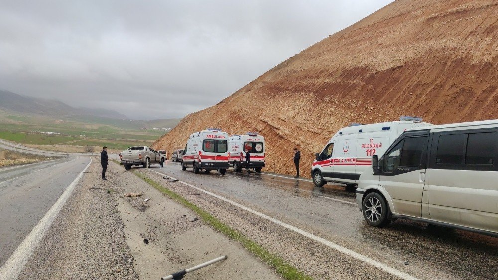 Şırnak’ta Korona Virüs Salgınında Kullanılan Malzemeleri Almaya Giden Sağlık Personelleri Kaza Geçirdi: 4 Yaralı