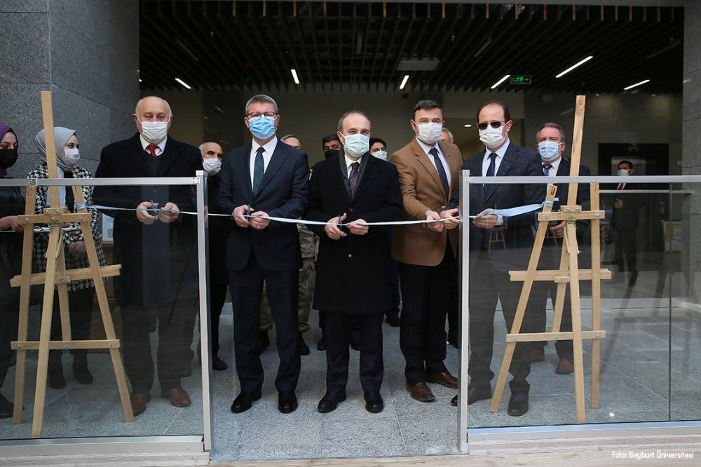 Vali Epcim, Bayburt Üniversitesi’nde Kurtuluş Günü Etkinliklerine Katıldı