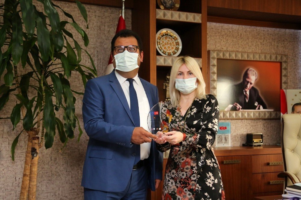 Rektör Özkan’a Sivilant Projesine Katkılarından Dolayı Plaket
