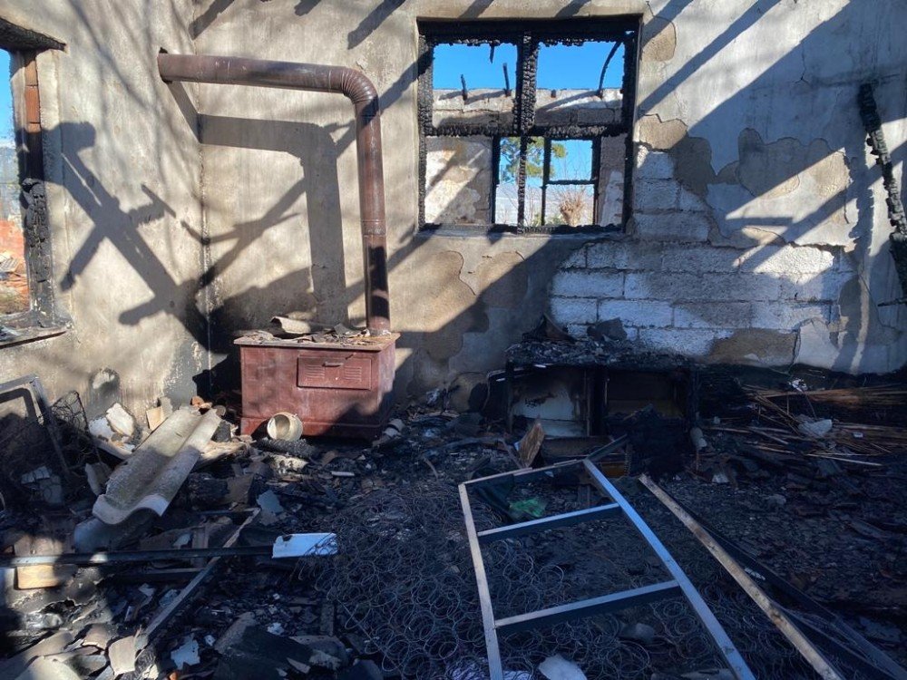 Mevsimlik İşçilerin Kaldığı Ev Küle Döndü