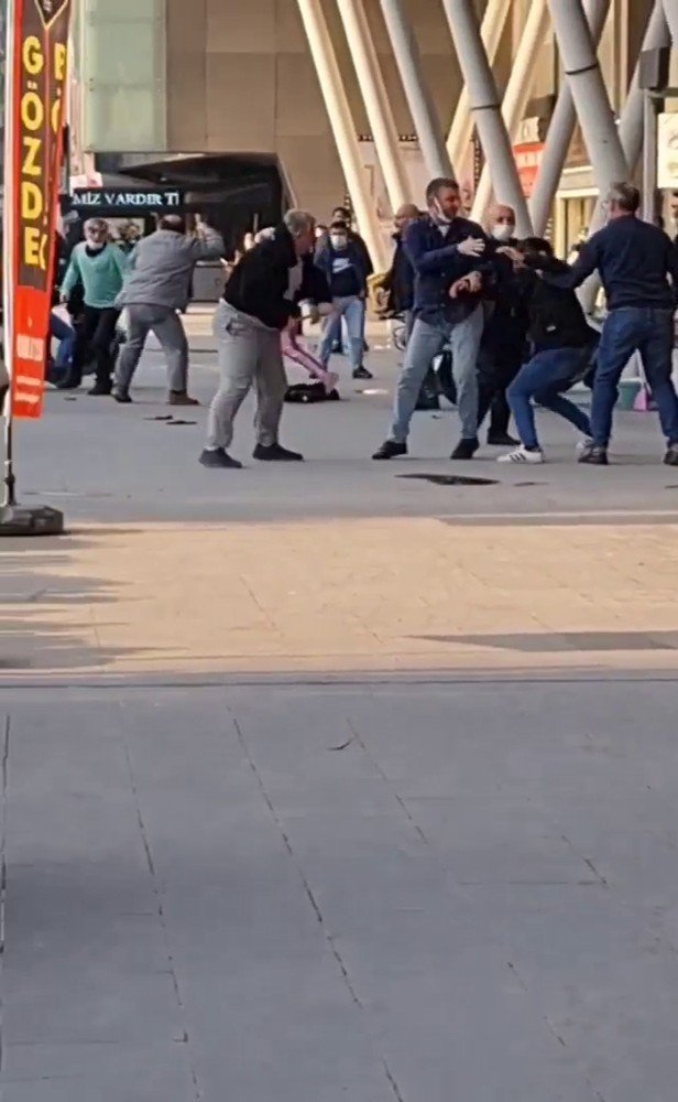 Esenyurt’ta Meydan Kavgası Kamerada